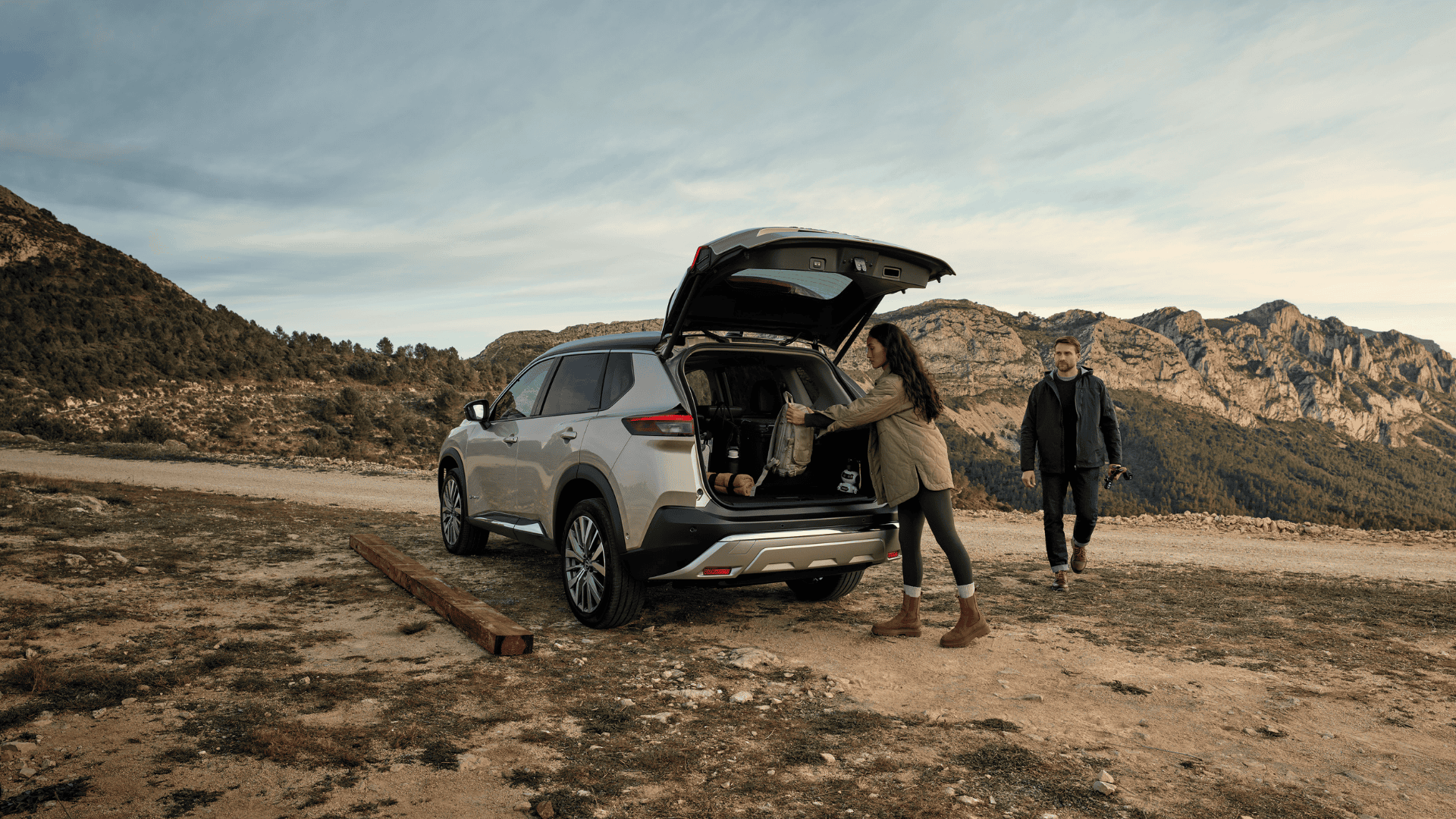 Nissan X-Trail 3/4 önden packshot boyutlar